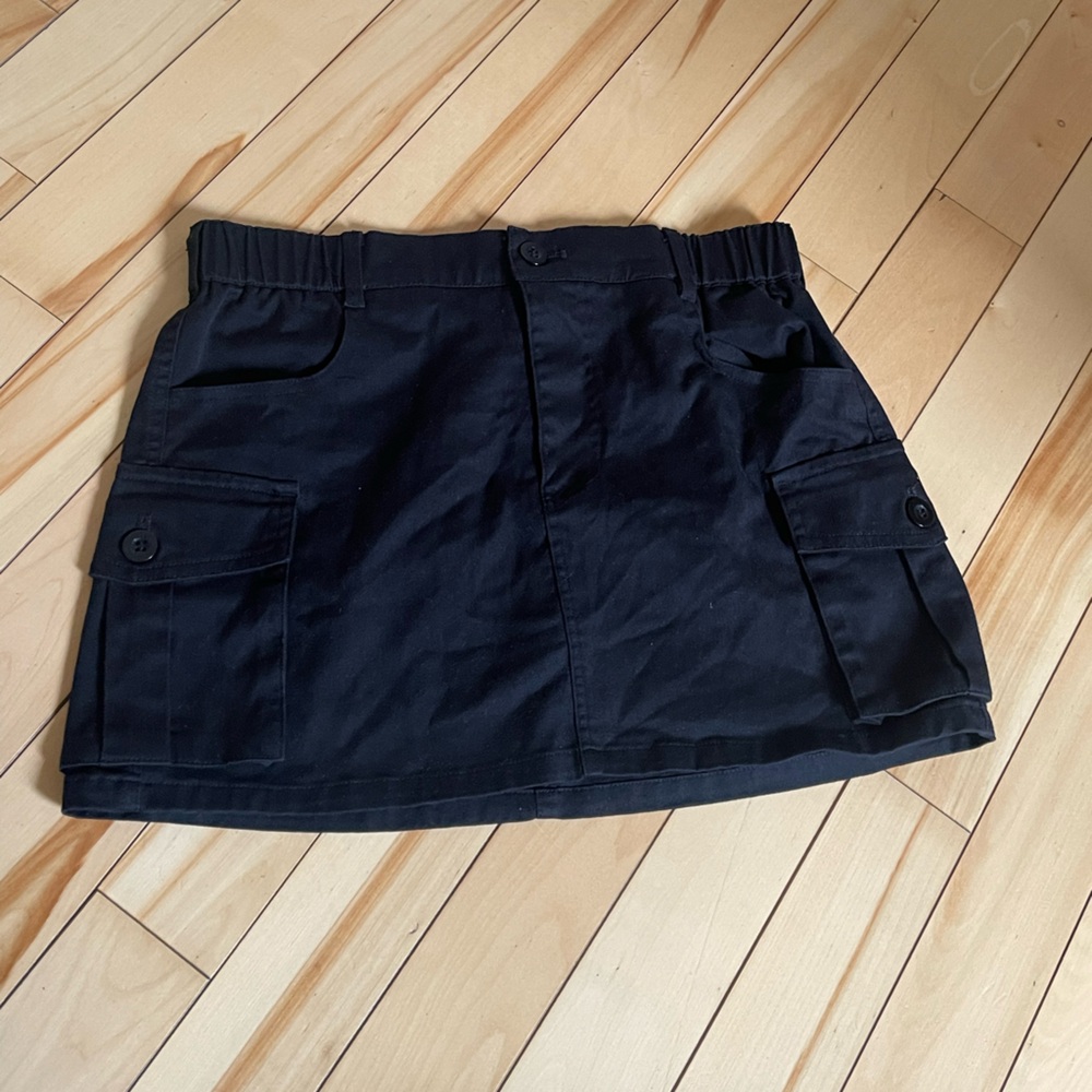 Black Cargo Mini Skirt – Utility Pockets, Y2K Streetwear